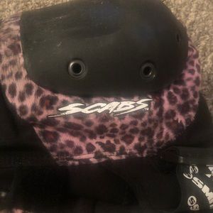 Roller derby fresh meat gear, scabs knee pads L/XL